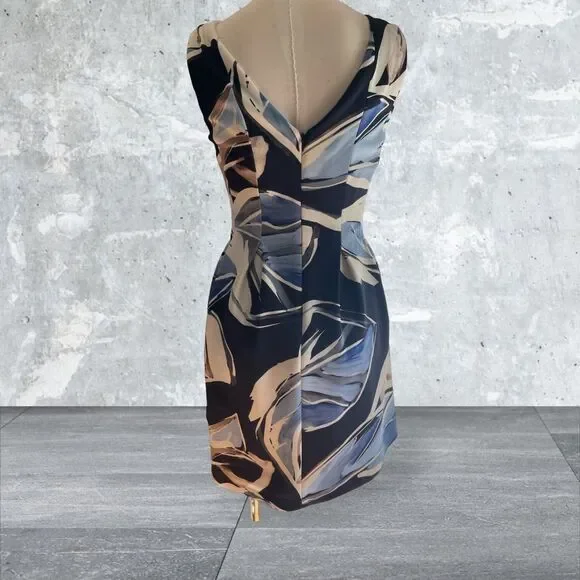 VINCE CAMUTO sleeveless floral dress. Size 6. V-neck/back. Pockets. - Picture 2 of 7